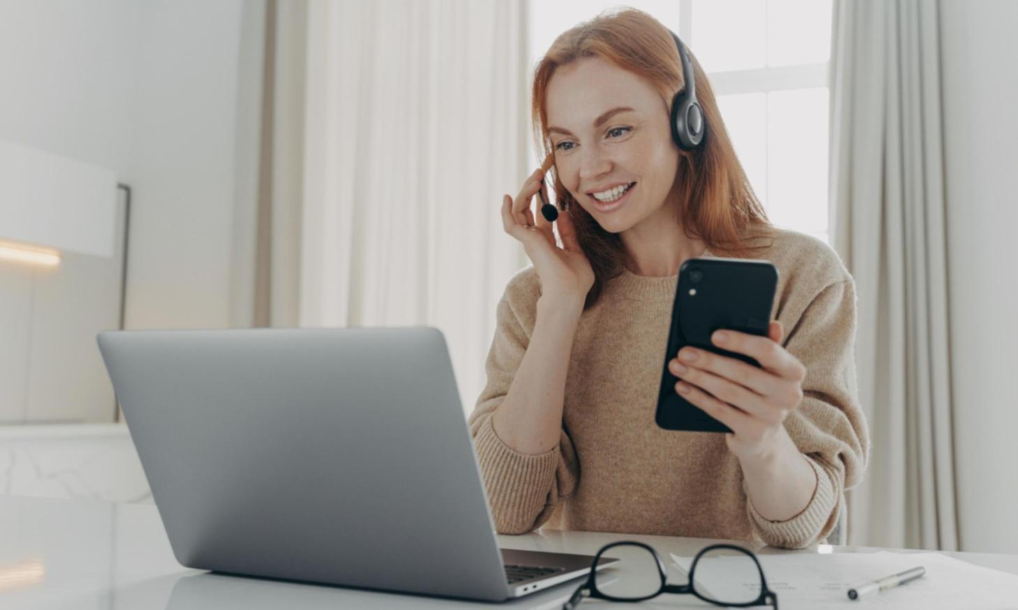 Teilnehmer bei der Gruppenarbeit an Fallstudien